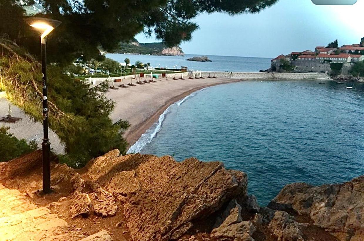 Sound Of The Sea Apartment Sveti Stefan Eksteriør billede